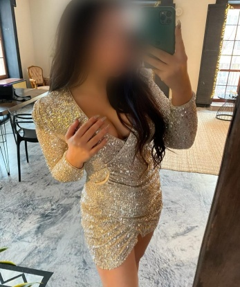 Полна энергии и страсти, я привнесу яркие краски в твою жизнь. Со мной ты откроешь новые грани наслаждения и окунешься в мир незабываемых ощущений. У меня есть шикарные фото, которые раскроют мою сексуальность. Объявляю о своих услугах: классический секс, минет, эротический массаж, стриптиз. Жду тебя в Москве, где мы сможем насладиться друг другом до предела. Читай отзывы обо мне и узнай, почему я так популярна. Обещаю, что буду самым горячим исполнением твоих желаний. 🔥💋 4577, 25 лет