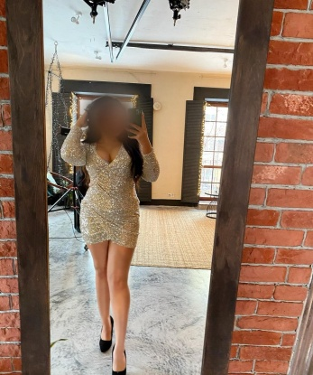 Полна энергии и страсти, я привнесу яркие краски в твою жизнь. Со мной ты откроешь новые грани наслаждения и окунешься в мир незабываемых ощущений. У меня есть шикарные фото, которые раскроют мою сексуальность. Объявляю о своих услугах: классический секс, минет, эротический массаж, стриптиз. Жду тебя в Москве, где мы сможем насладиться друг другом до предела. Читай отзывы обо мне и узнай, почему я так популярна. Обещаю, что буду самым горячим исполнением твоих желаний. 🔥💋 4577, 25 лет